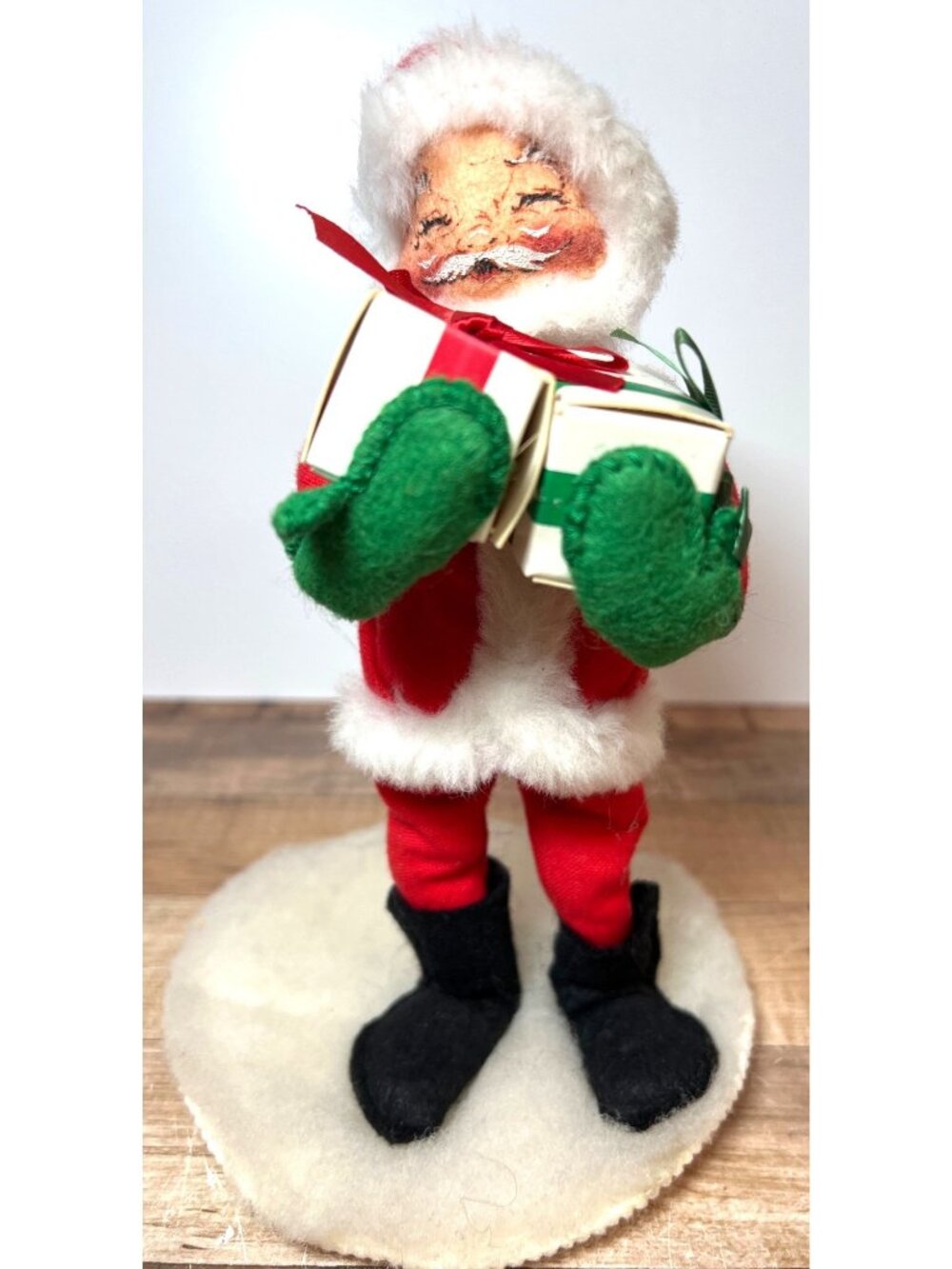 Vintage Annalee 1996 Santa Claus Christmas Figurine 8" Holding Gifts 5003